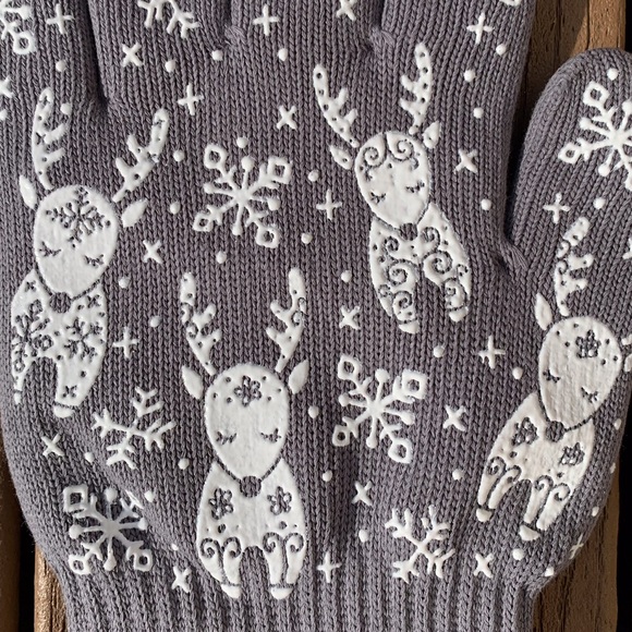 🆕TARA TESHER TEMPTATIONS OVEN GLOVES “REINDEER” SIZE SMALL/MED NWTS! - Picture 2 of 3